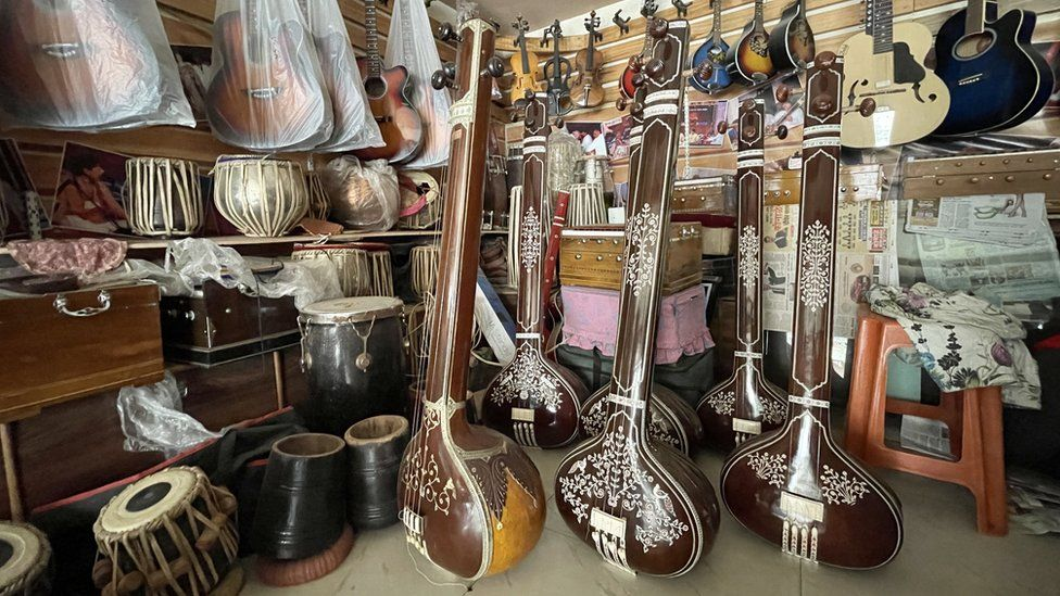 Sitars, tanpuras made in Maharashtra’s Miraj town get GI tags