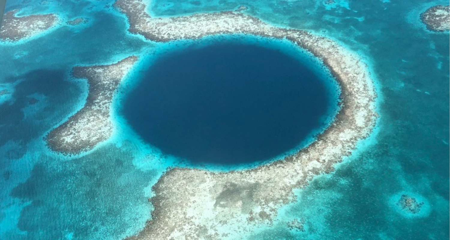 Mysterious 900 feet blue hole in Mexico