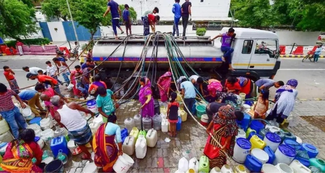 People queued up to fetch water in Bengaluru.