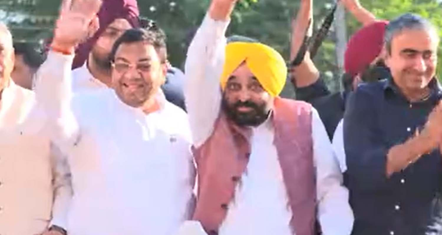 Bhagwant Mann with AAP candidate Sushil Gupta. 