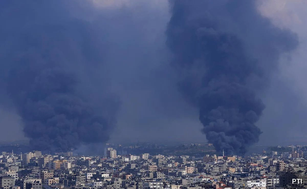 Regional and international media covering the invasion observed heavy shelling near Rafah early on Thursday