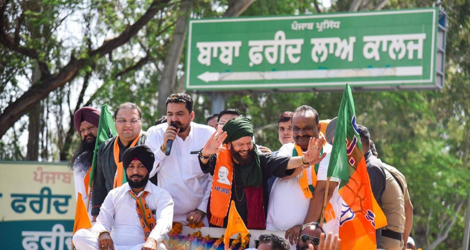 Hans Raj Hans. 