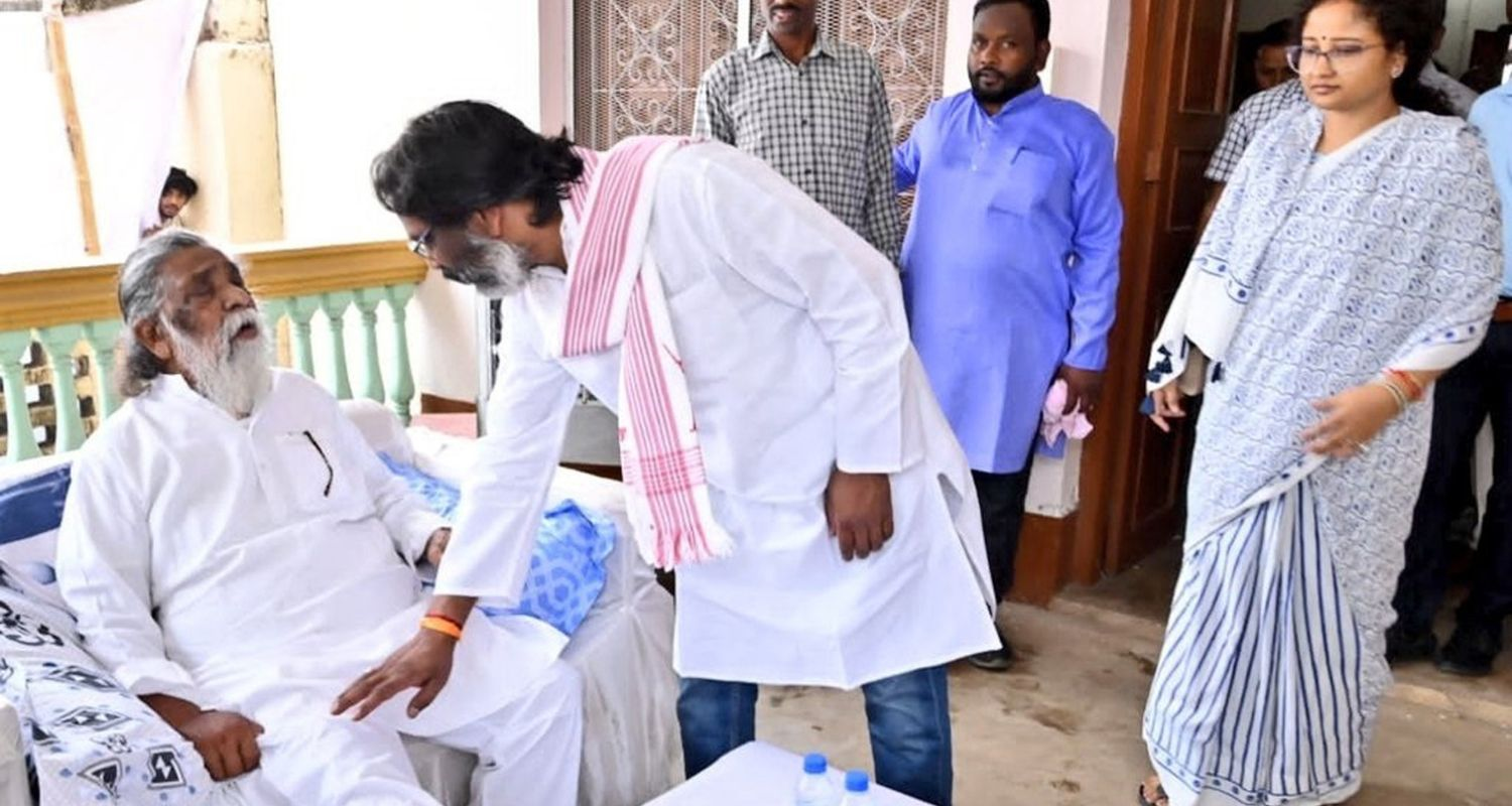 Former Jharkhand CM and wife Kalpna Soren visit father Shibu Soren.