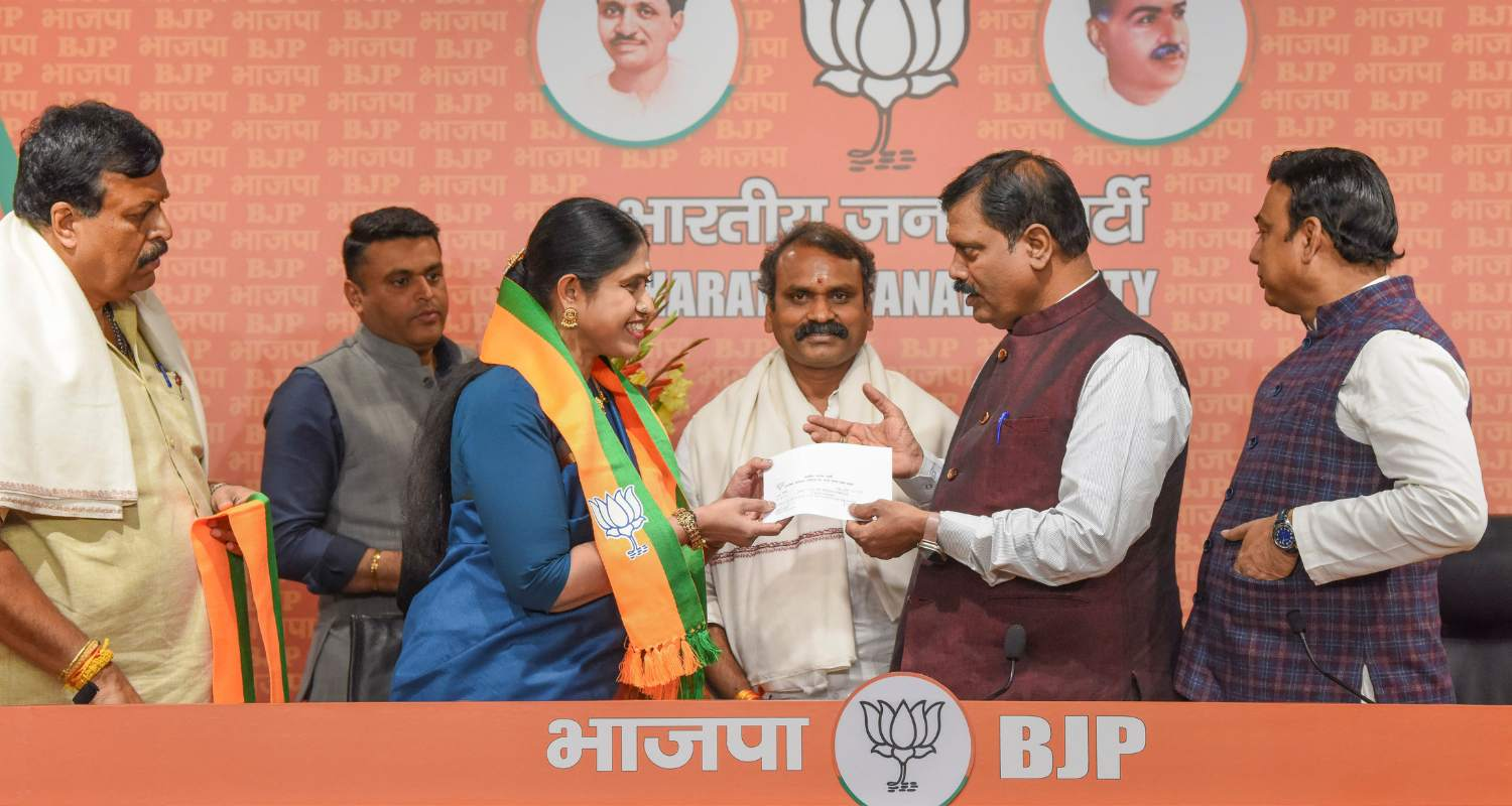 MLA Vijayadharani with BJP leaders as she joins the party, in New Delhi. 
