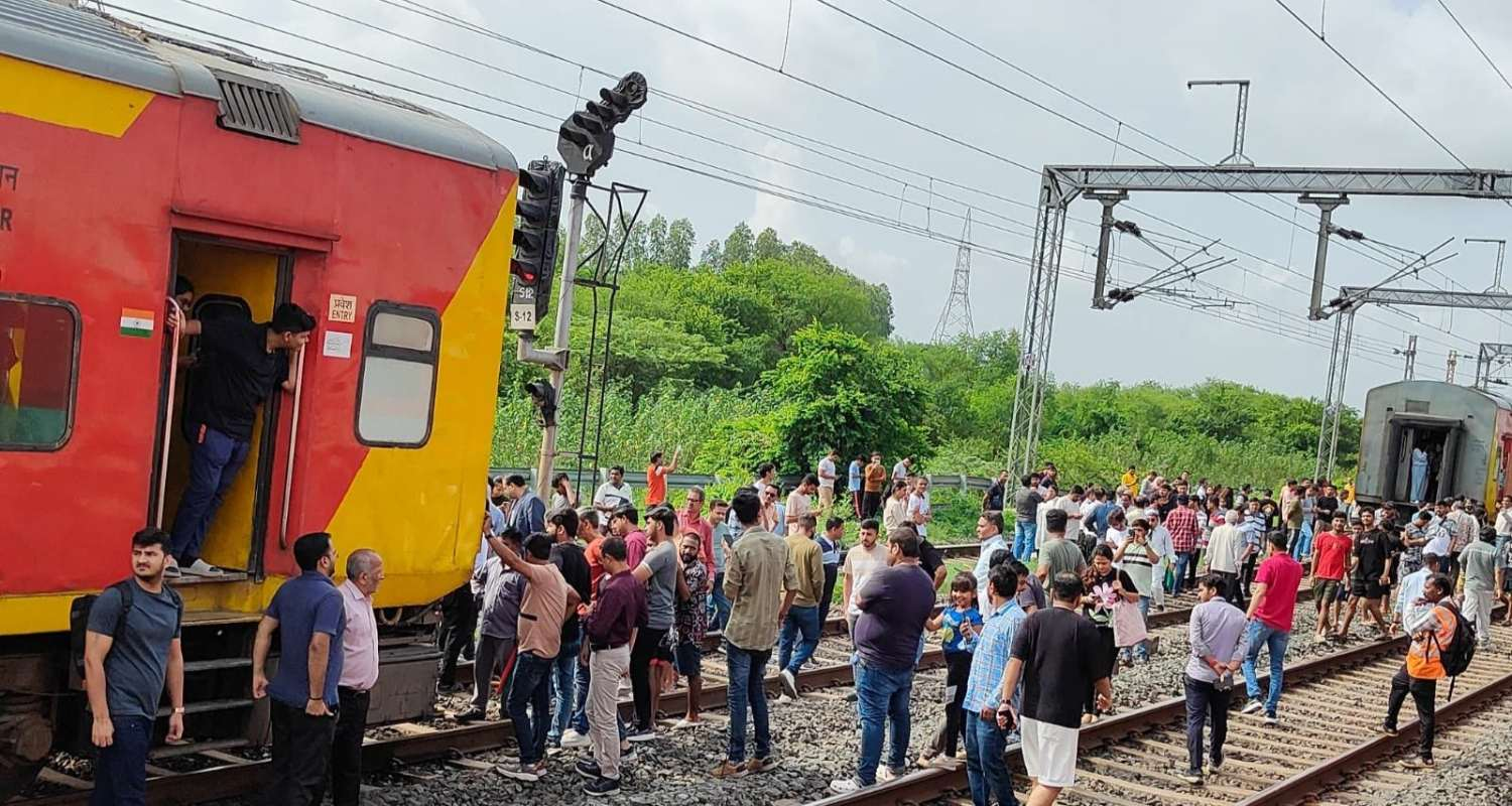 20 coaches of Sabarmati Express derail near Kanpur, no injuries reported