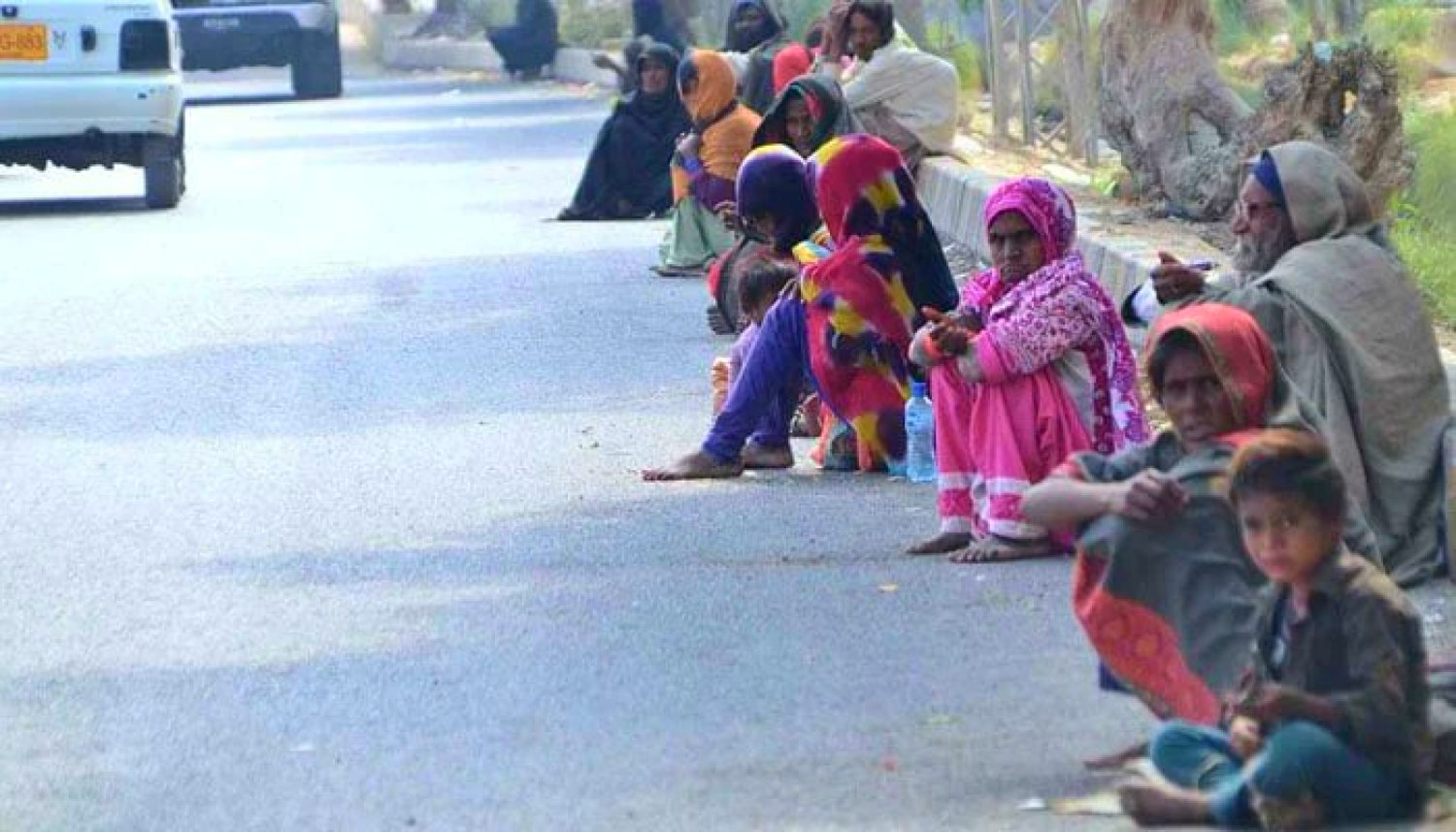 Thousands of professional beggars descend upon Karachi for Eid alms