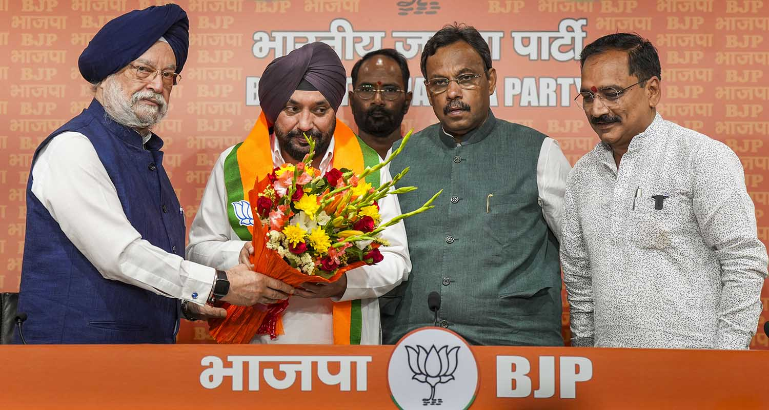 Former Congress leader Arvinder Singh Lovely being felicitated by Union Minister Hardeep Singh Puri, Delhi BJP President Virendra Sachdeva and BJP National General Secretary Vinod Tawde after joining the party, ahead of the third phase of Lok Sabha elections, in New Delhi on Saturday.
