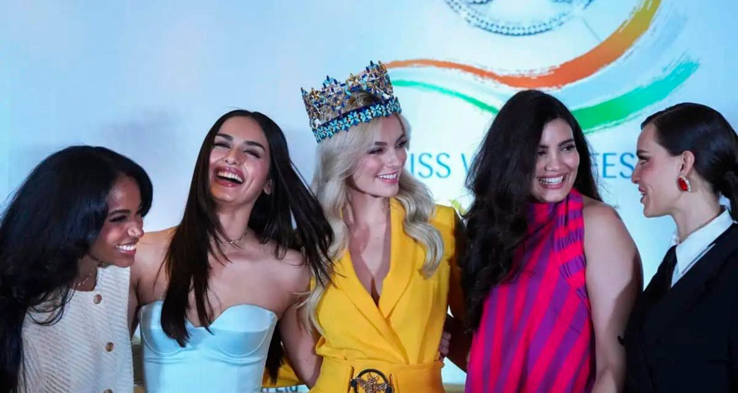 70th Miss World Karolina Bielawska (C) from Poland with former Miss Worlds Toni-Ann Singh from Jamaica, Manushi Chillar from India, Stephanie Del Valle from Puerto Rico and Vanessa Ponce de Leon from Mexico pose for photos during the official press launch of Miss World, in New Delhi on Friday.