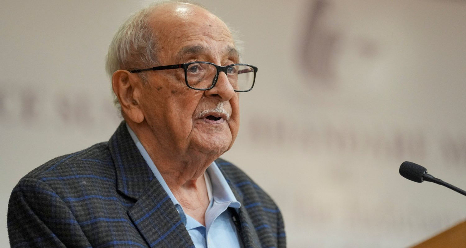 Fali S Nariman speaking at a legal conference.