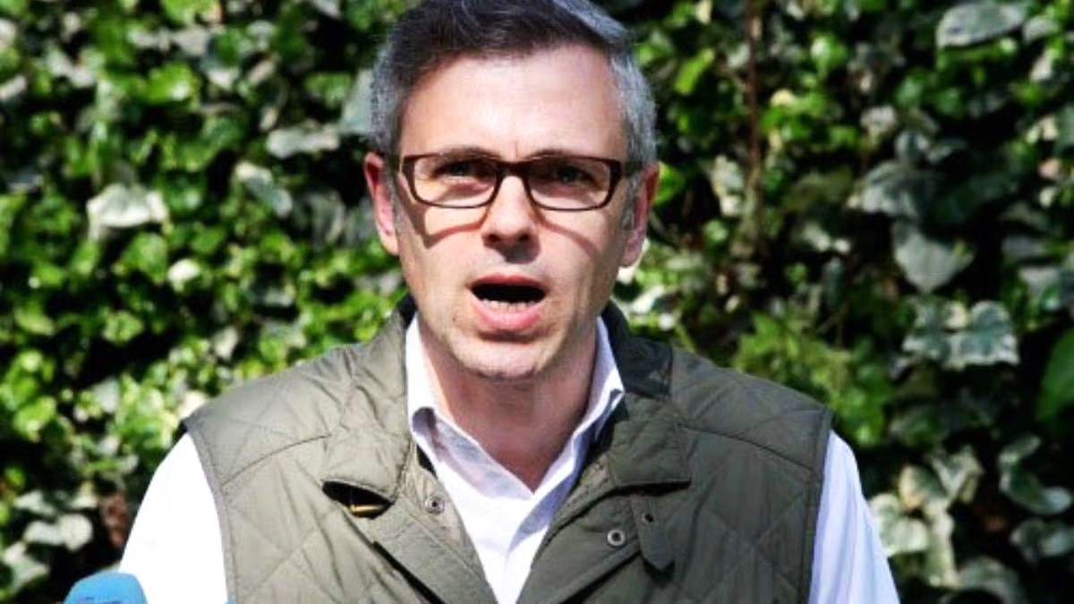 As the elections are drawing close, NC leaders have started making efforts to convince Party Vice President Omar Abdullah to contest.