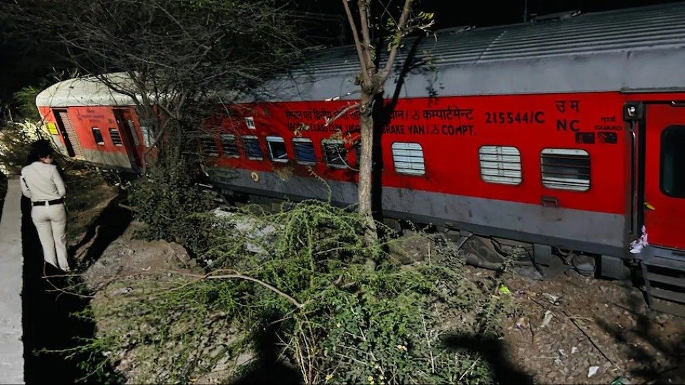  Sabarmati-Agra Superfast Express train derailment