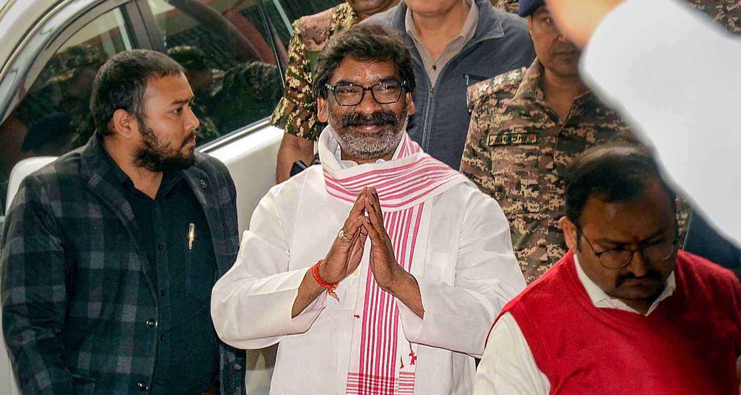 Former Jharkhand CM and JMM leader Hemant Soren being produced before a PMLA court by the Enforcement Directorate (ED) officials in a money laundering case, in Ranchi, Monday. 