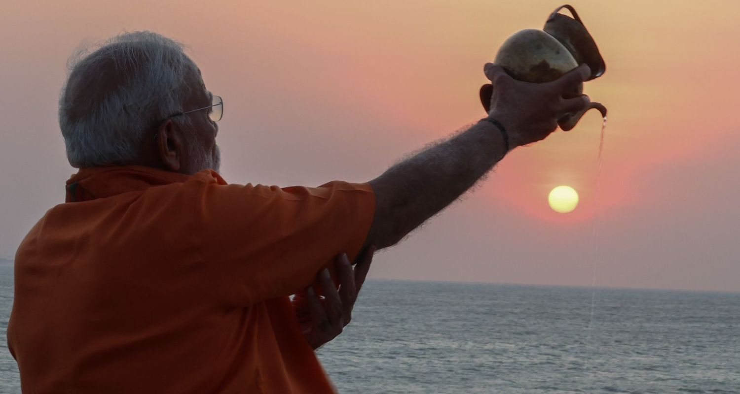 PM Modi performs 'Surya Arghya' in Kanyakumari