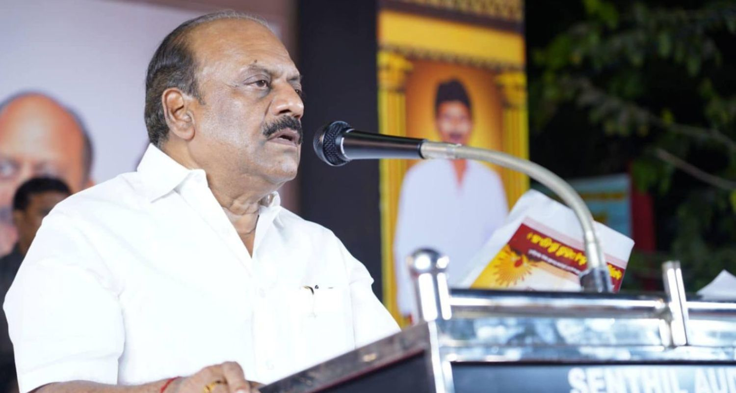 DMK Minister TM Anbarasan threatened to chop Modi's head.