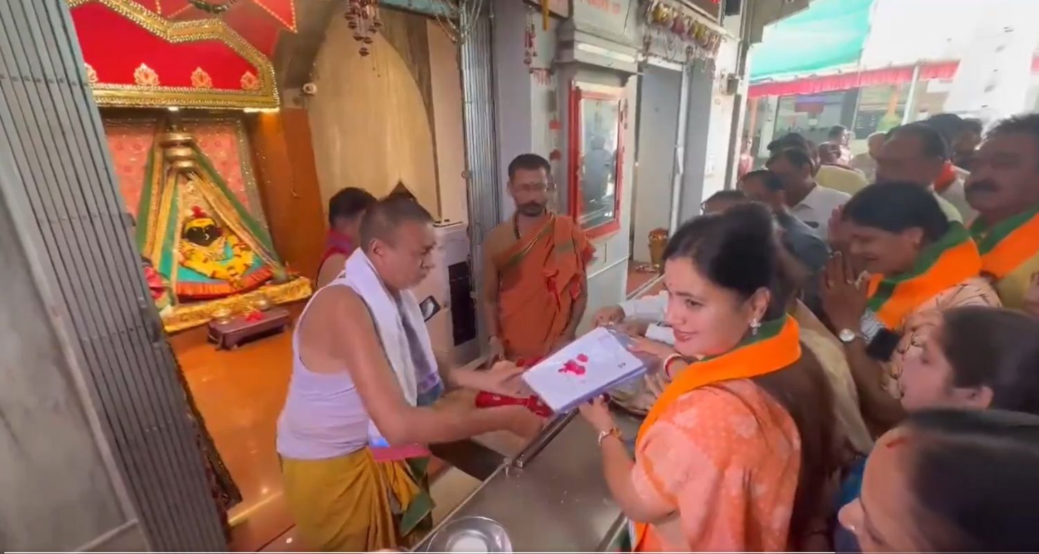 Navneet Rana before filing for upcoming Lok Sabha polls visits a Temple. Image X.