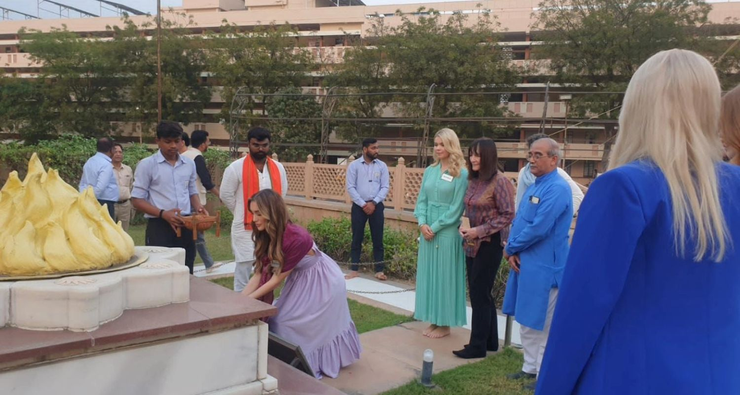 Miss World Contestants at Nagpur RSS Headquarters. Image X.