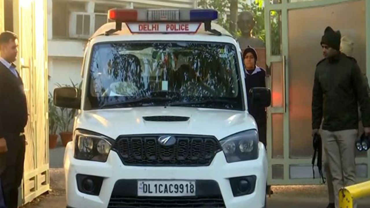 Delhi Police SI