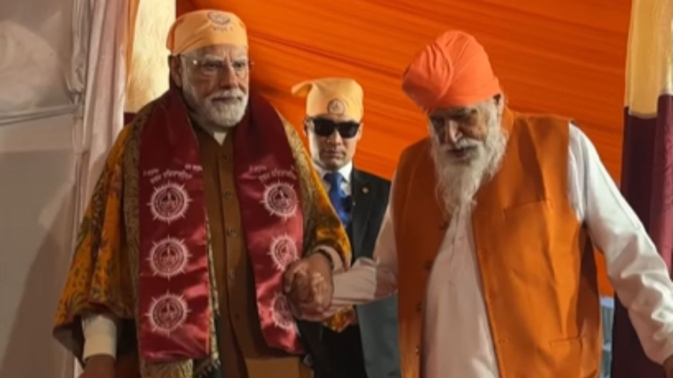 Sant Niranjan Dass and PM Modi