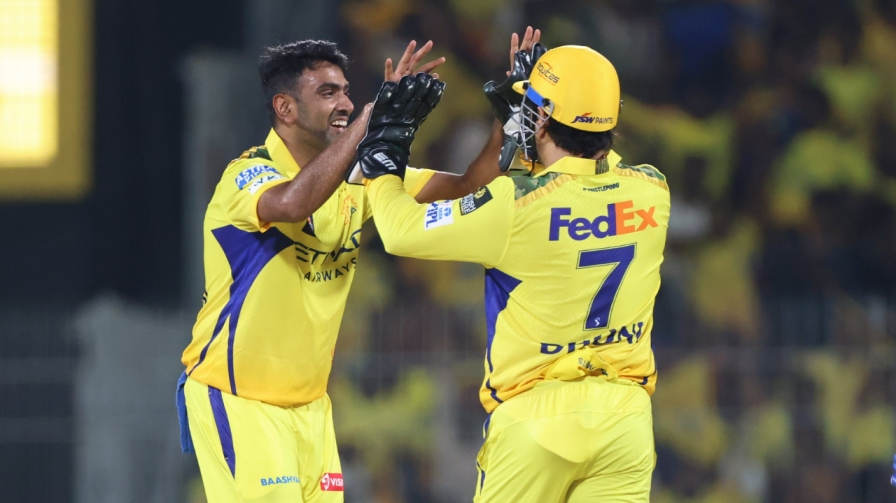 Dhoni Ashwin