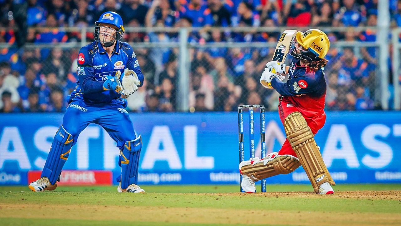 MI and RCB players wearing black armbands to tribute Asha Bhosle