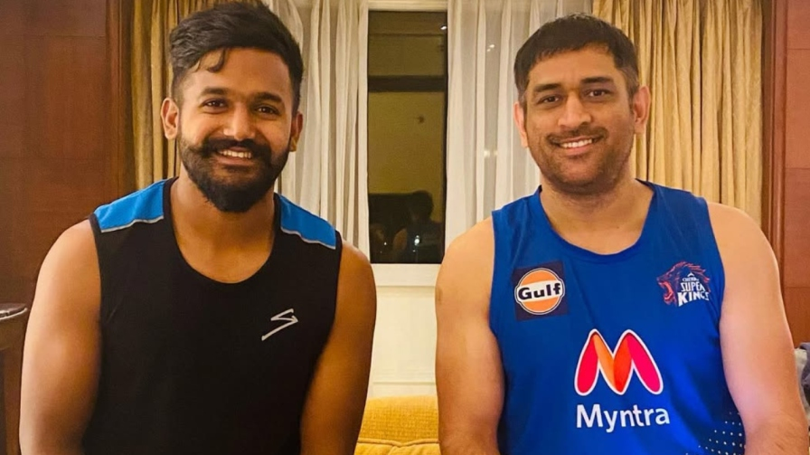KM Asif MS Dhoni