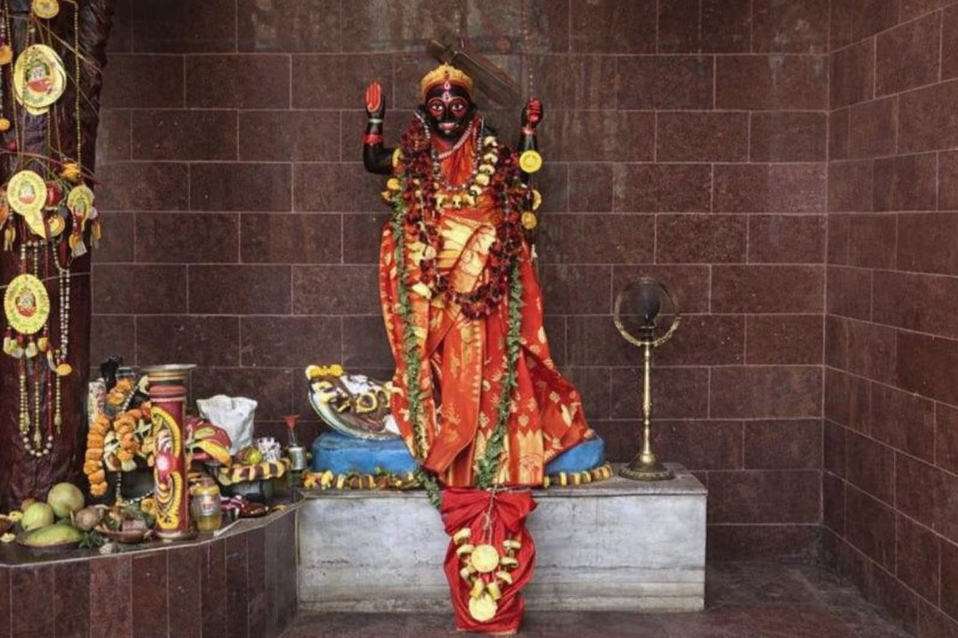 Kali Maa Temple in Kolkata is temple offerings not sweets fruits but momos
