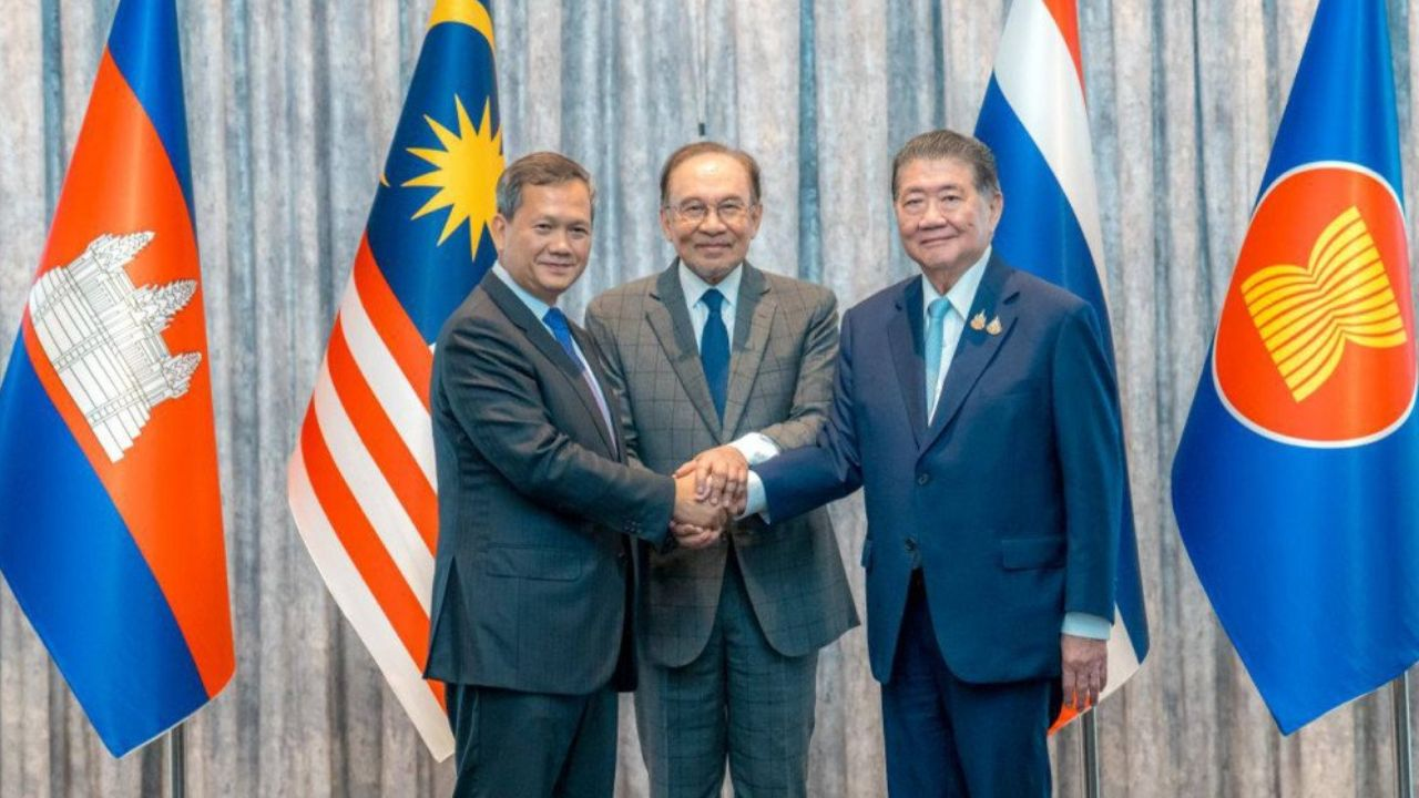 कंबोडिया, थाईलैंड और मलेशिया के प्रधानमंत्री । Photo Credit: X/@peacepalace_kh