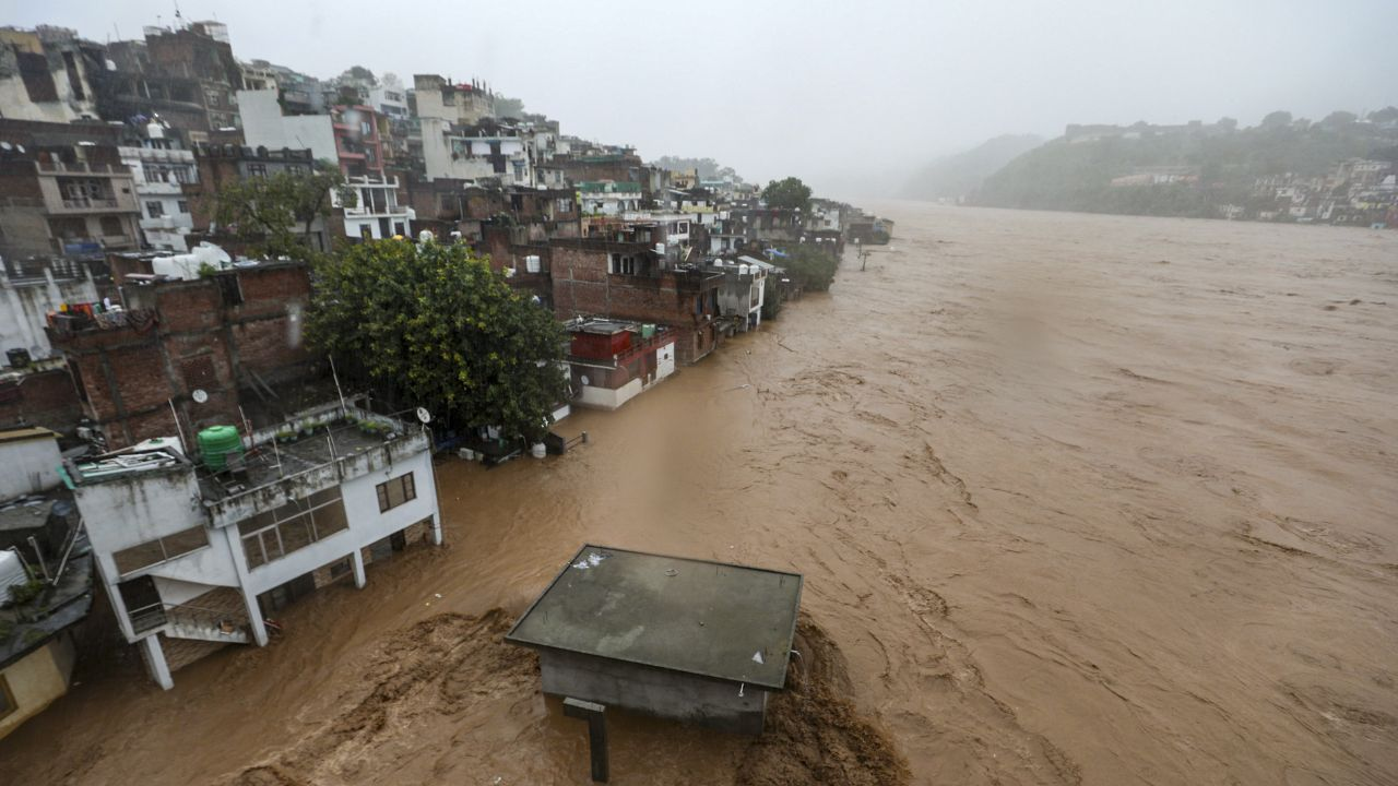 लैंडस्लाइड के बाद की स्थिति । Photo Credit: PTI