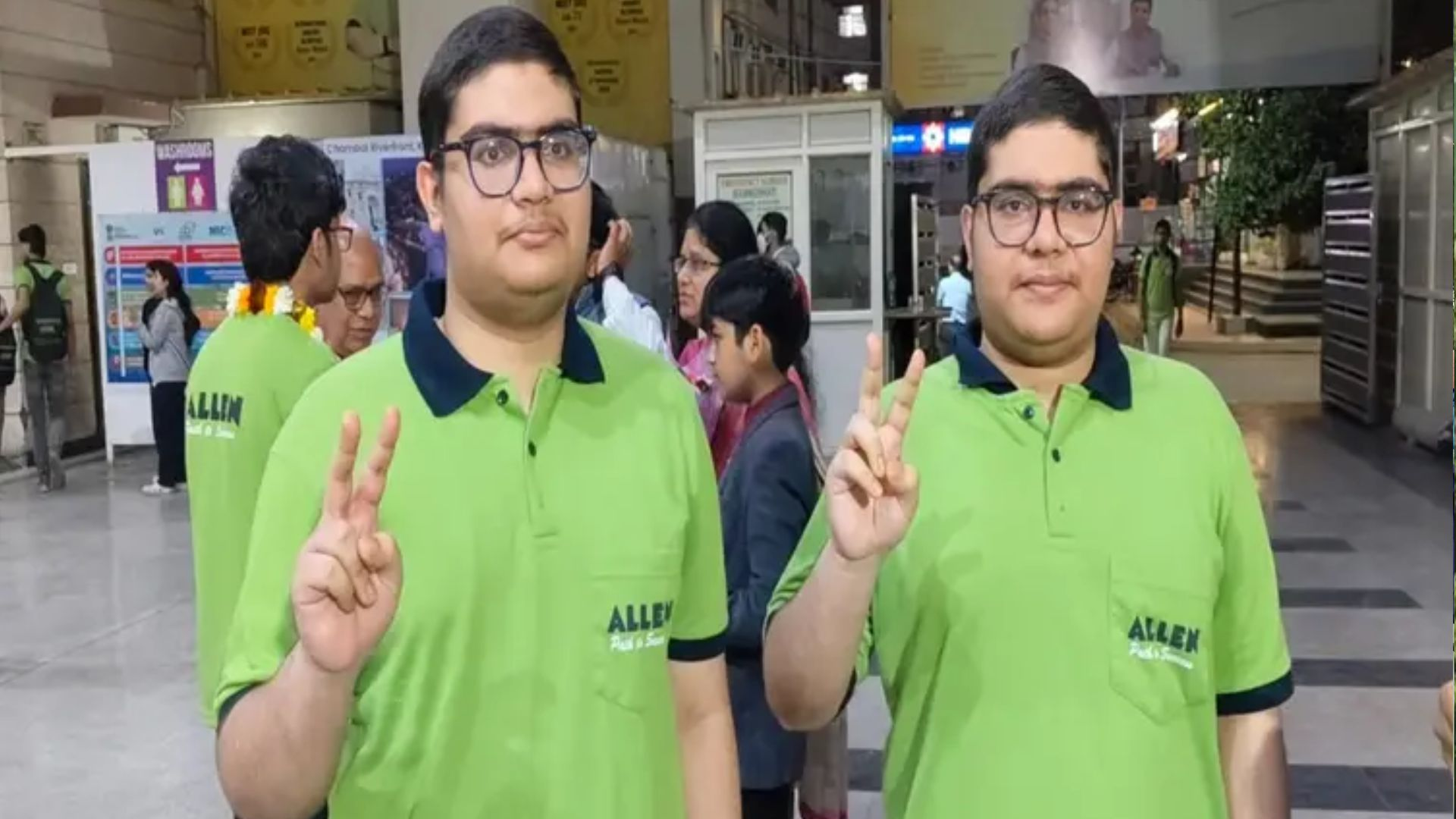 Twins Scored Same in JEE