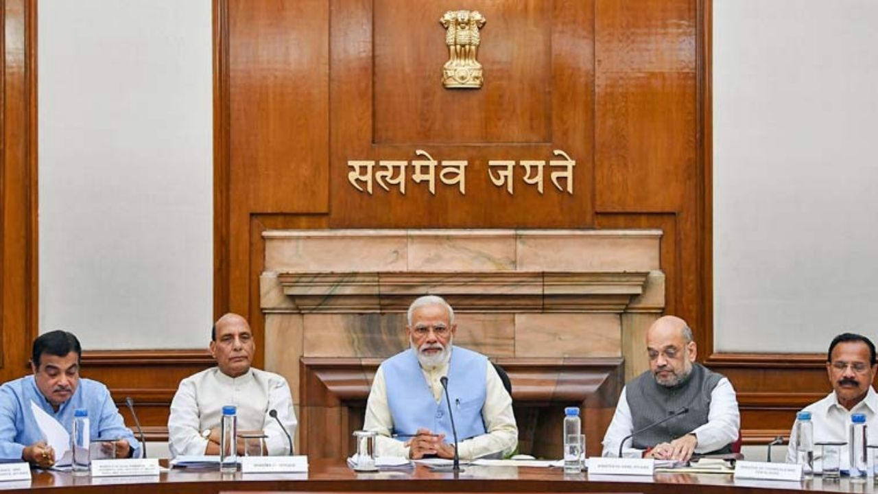 PM Modi having meeting with other senior leaders। Photo Credit: PTI