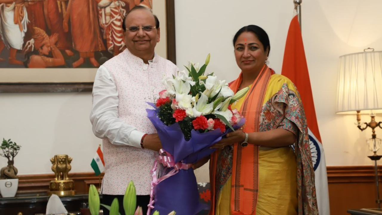 Rekha Gupta big announcement for delhi women 