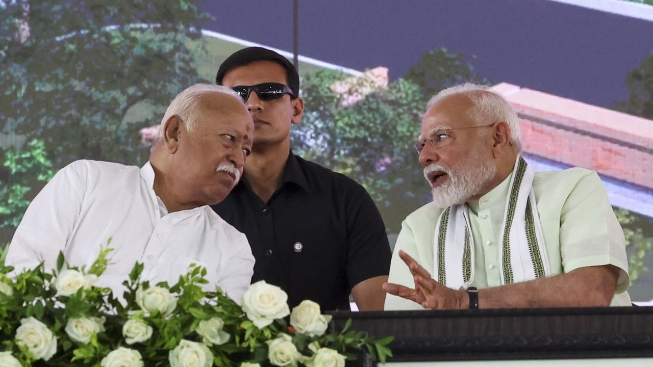 Mohan Bhagwat and Narendra Modi 