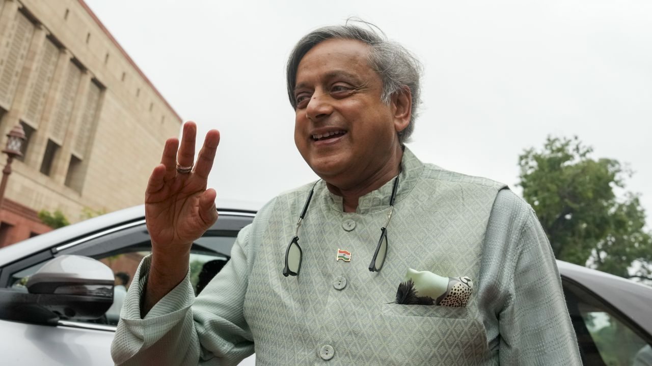 shashi tharoor