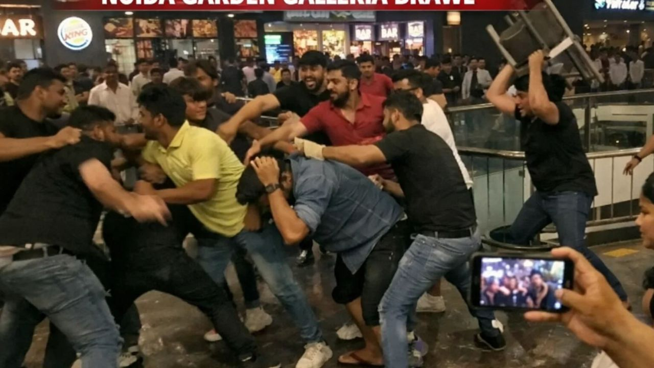 नोएडा के गार्डन गैलेरिया मॉल में झड़प