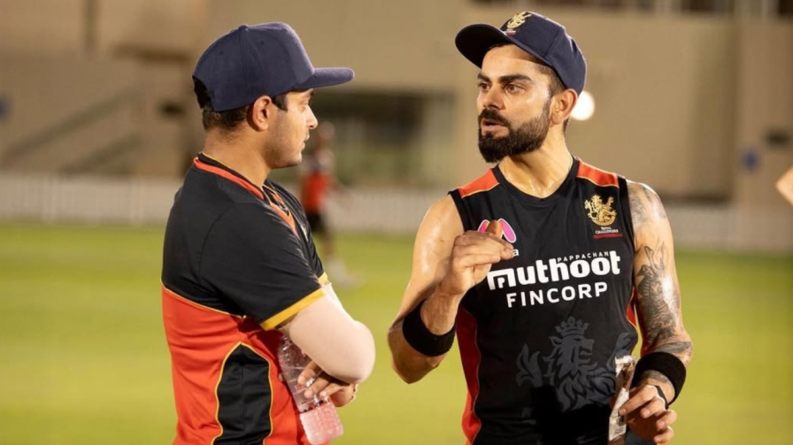 Sushant Mishra with Virat Kohli IPL