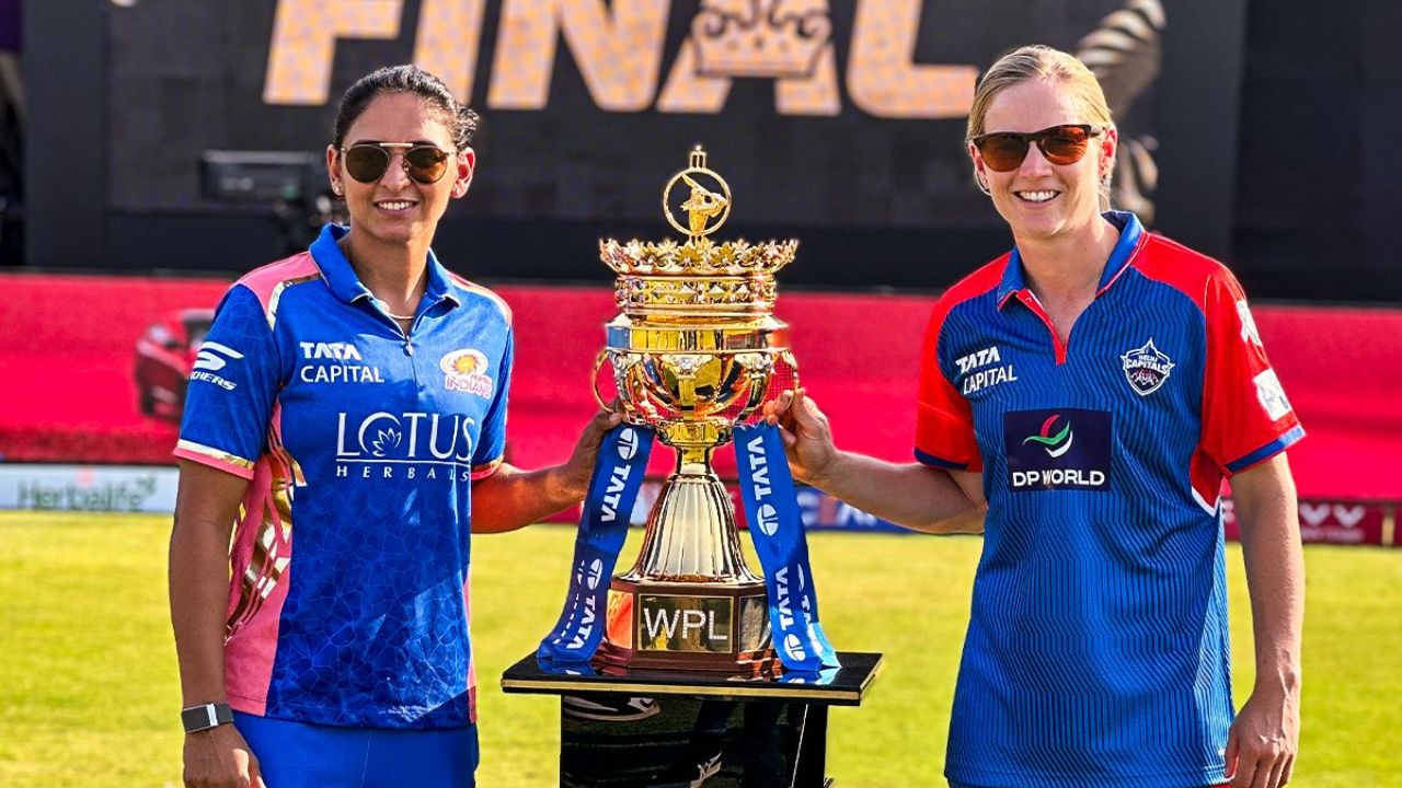 mi and dc captains with wpl trophy