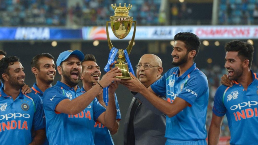 Rohit Sharma Asia Cup Trophy