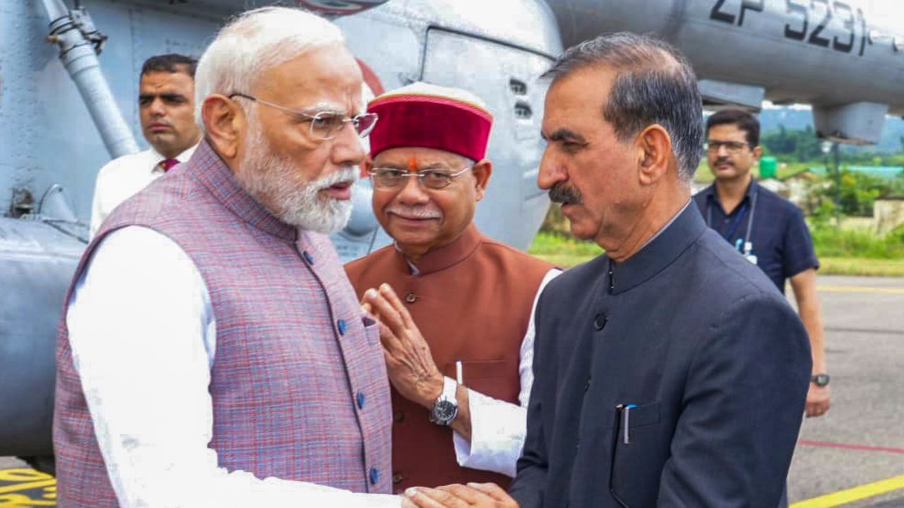 PM Modi and Sukhvinder singh sukhu meeting । Photo Credit: PTI