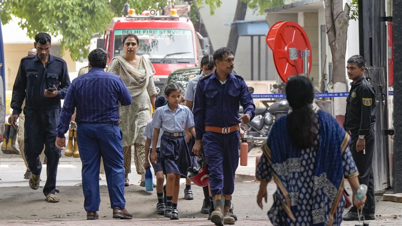 delhi school bomb threat
