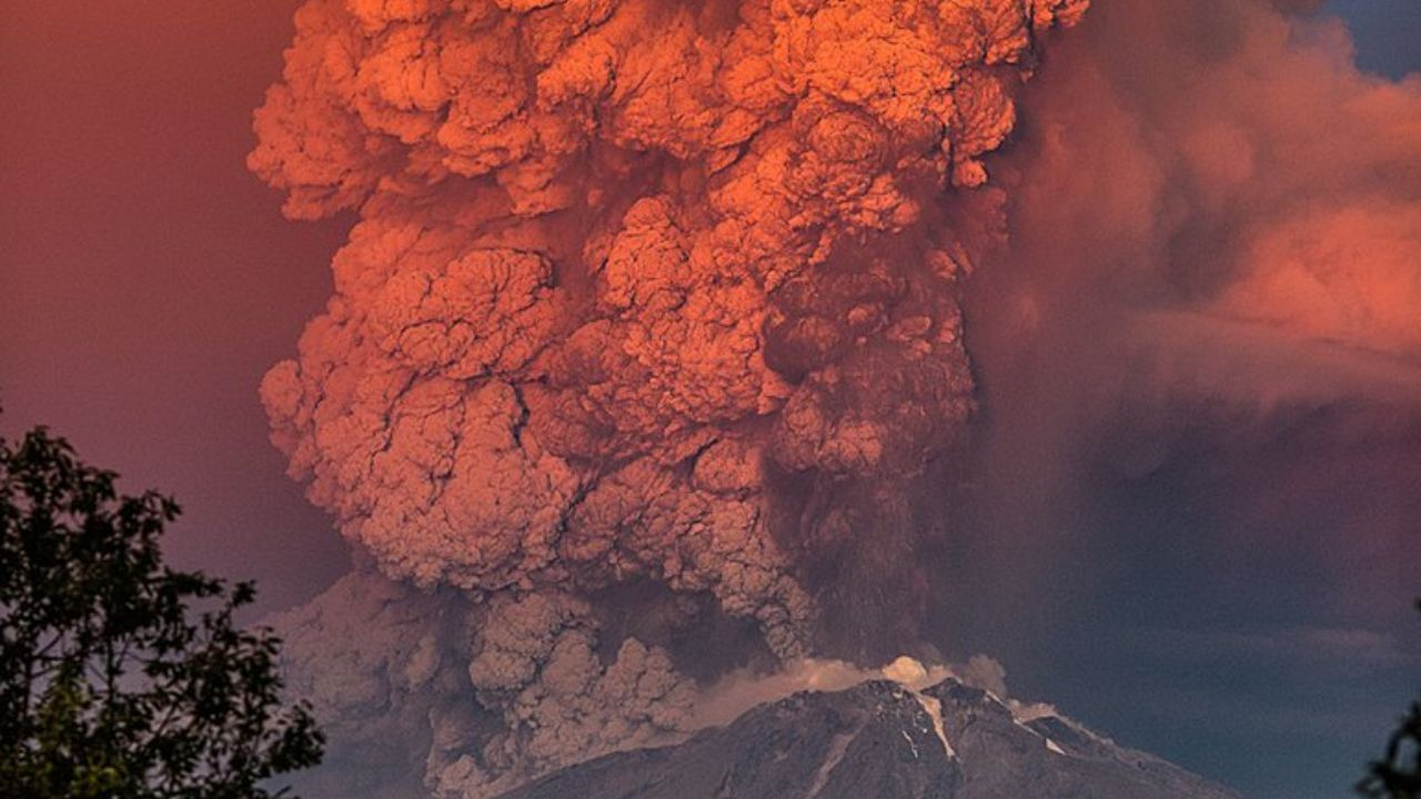 volcano । Photo Credit: X/@_SashaDulic_