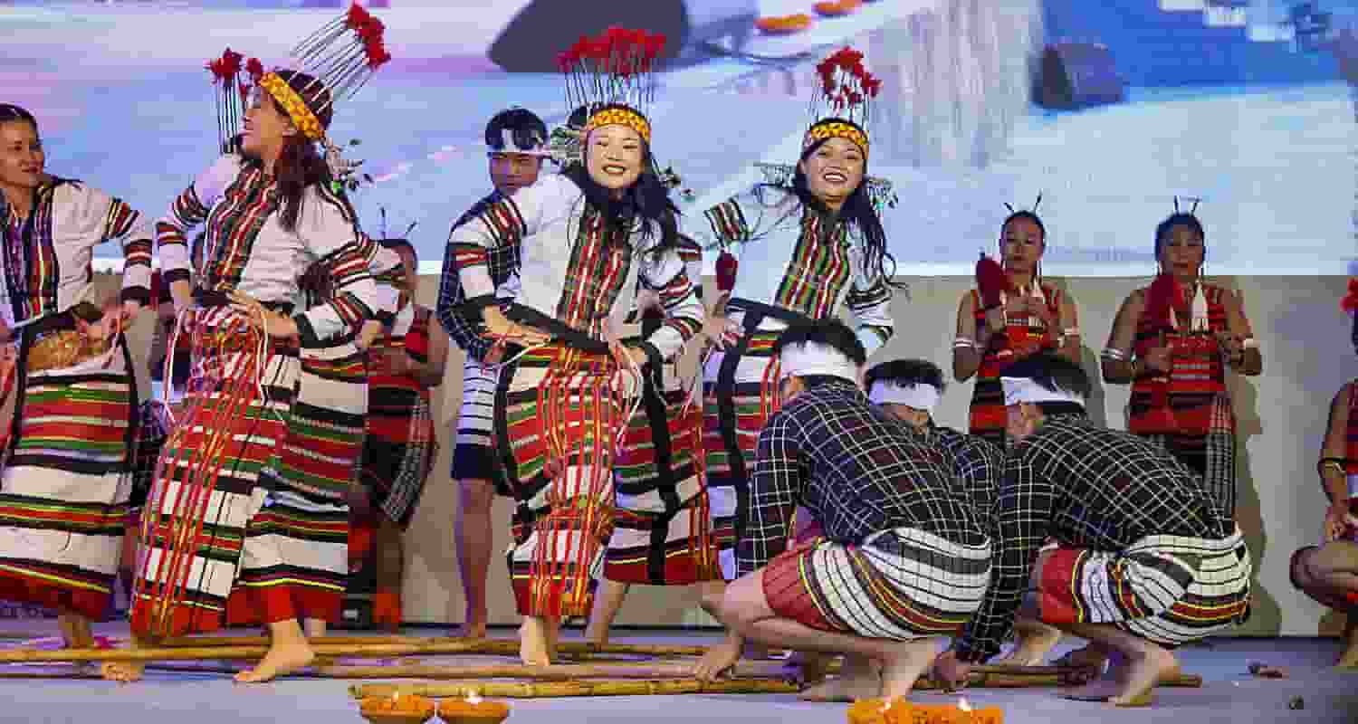 Artists performing folk dance at Rashtrapati Bhavan, New Delhi 