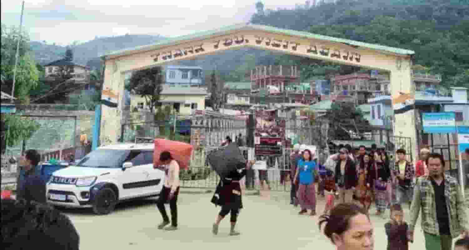 People gather at the Mizoram-Myanmar border gate.