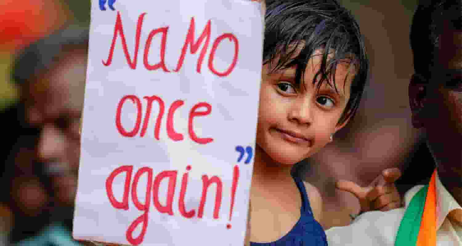 Child supports Modi in roadshow.