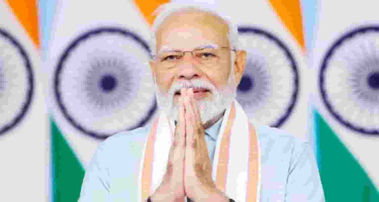 PM Modi gives tribute to the victims of Pulwama attack.