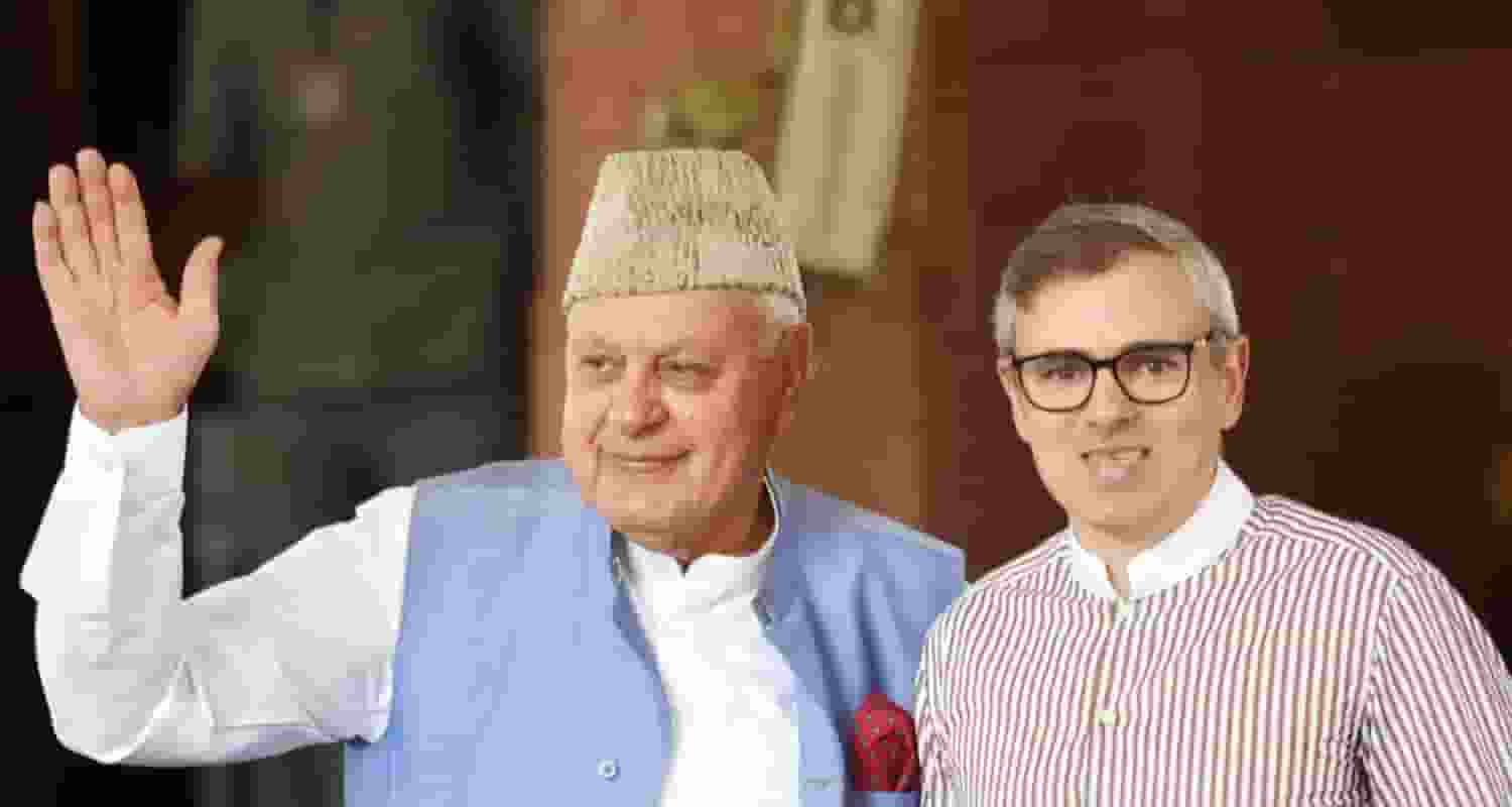 Farooq Abdullah (left) and his son Omar Abdullah. File Photo.