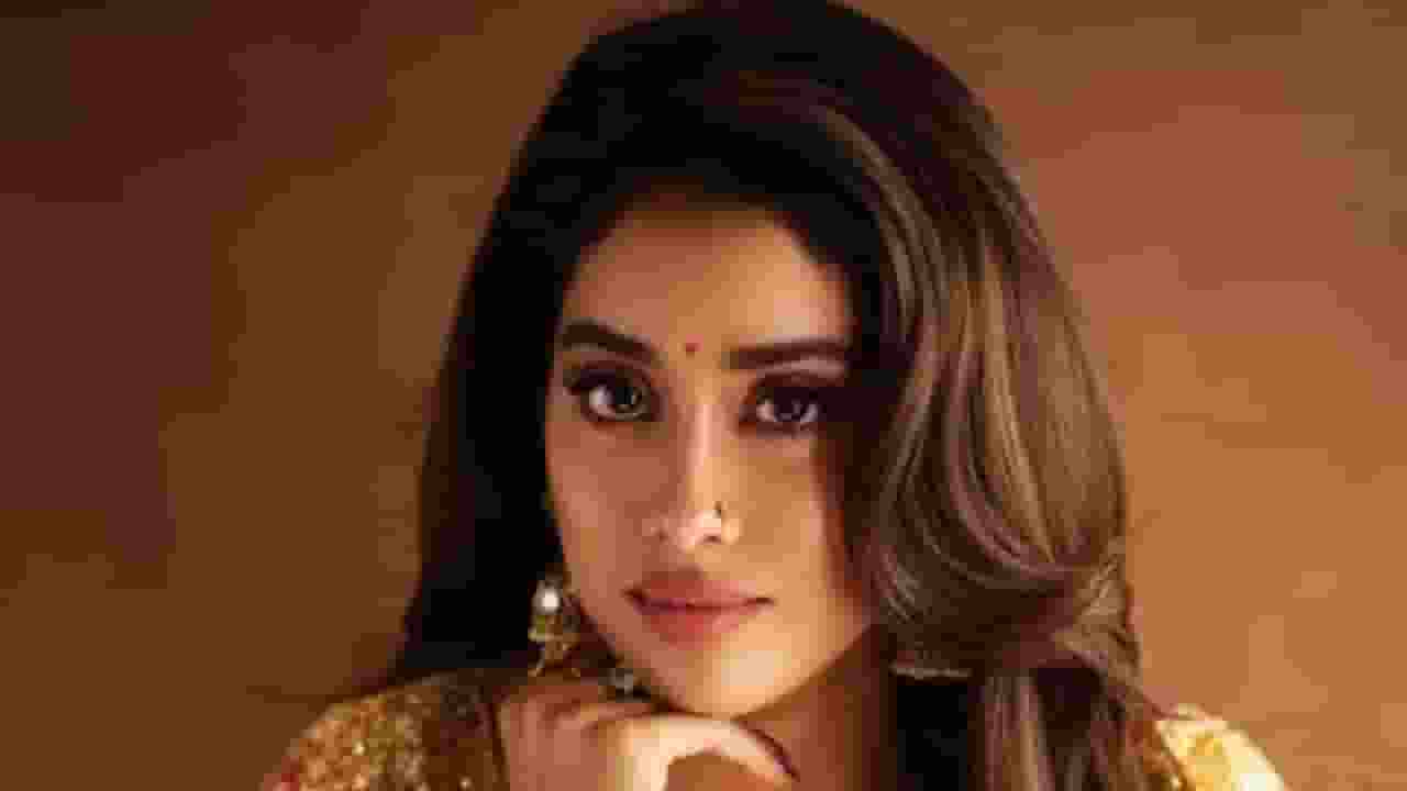 janhvi kapoor pmsing