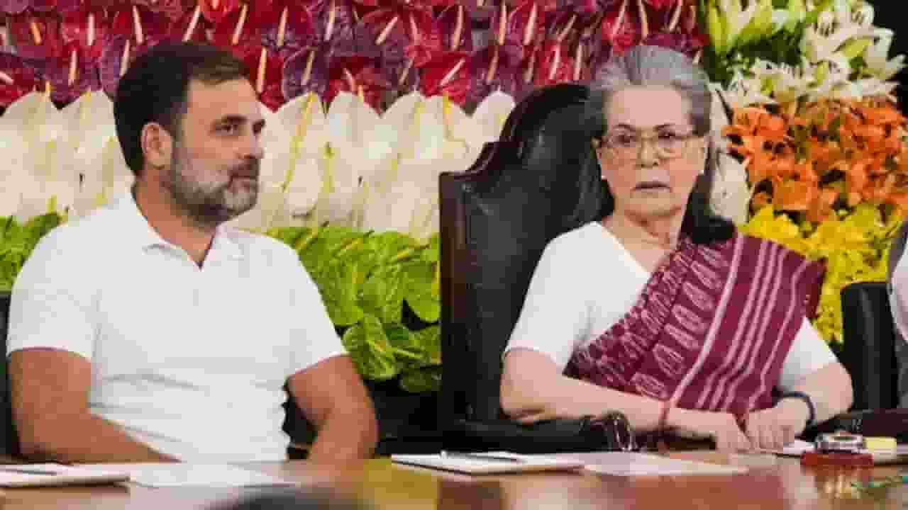 rahul and sonia gandhi। Photo Credit: PTI