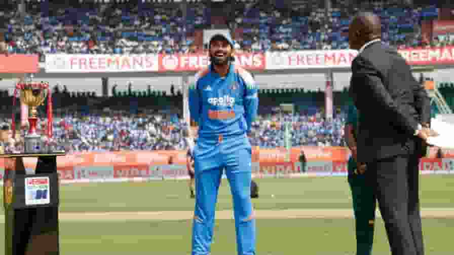 KL Rahul Toss