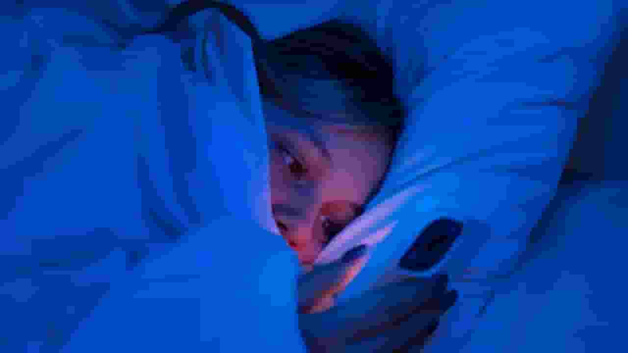 artificial light effects sleep pattern