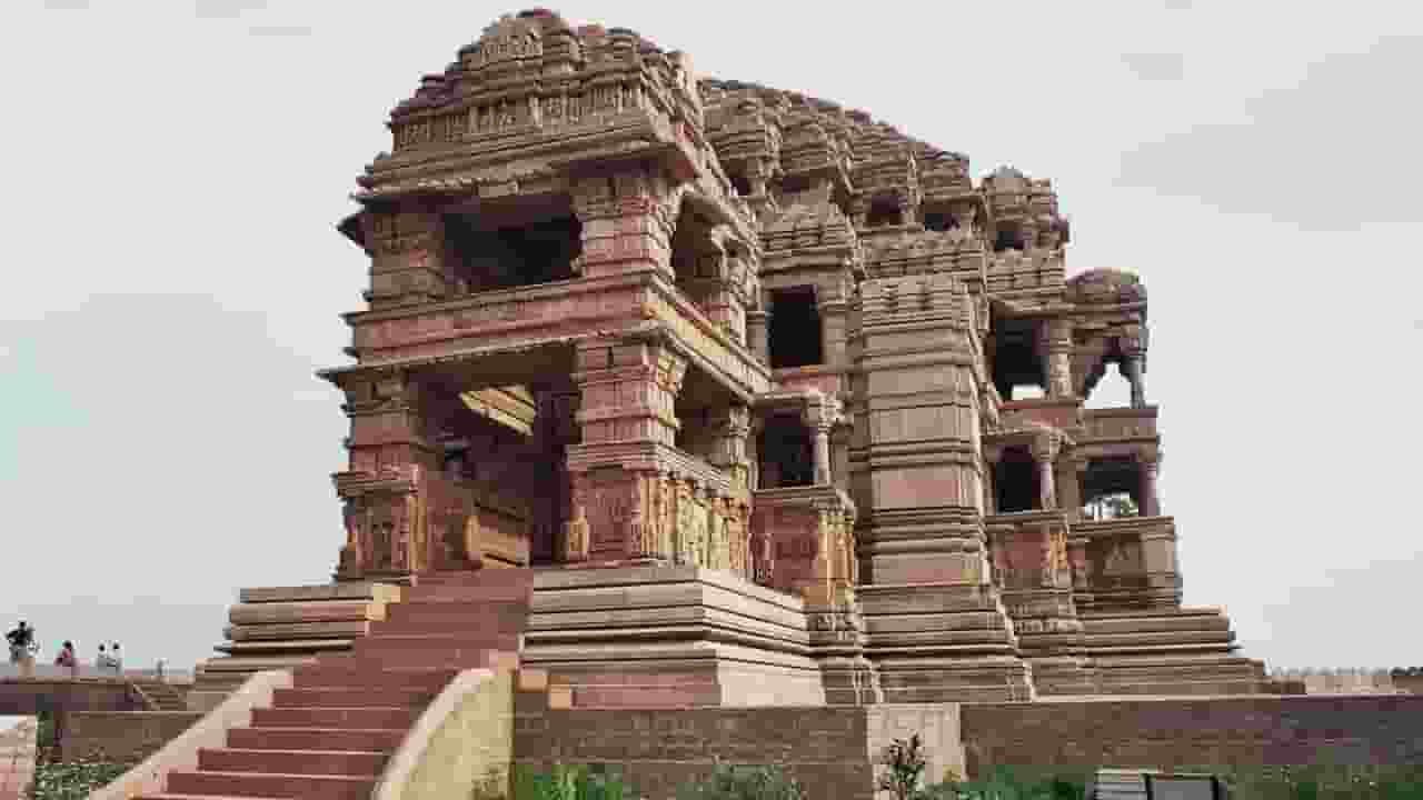 Saas bahu mandirSas-Bahu Temple of Gwalior
